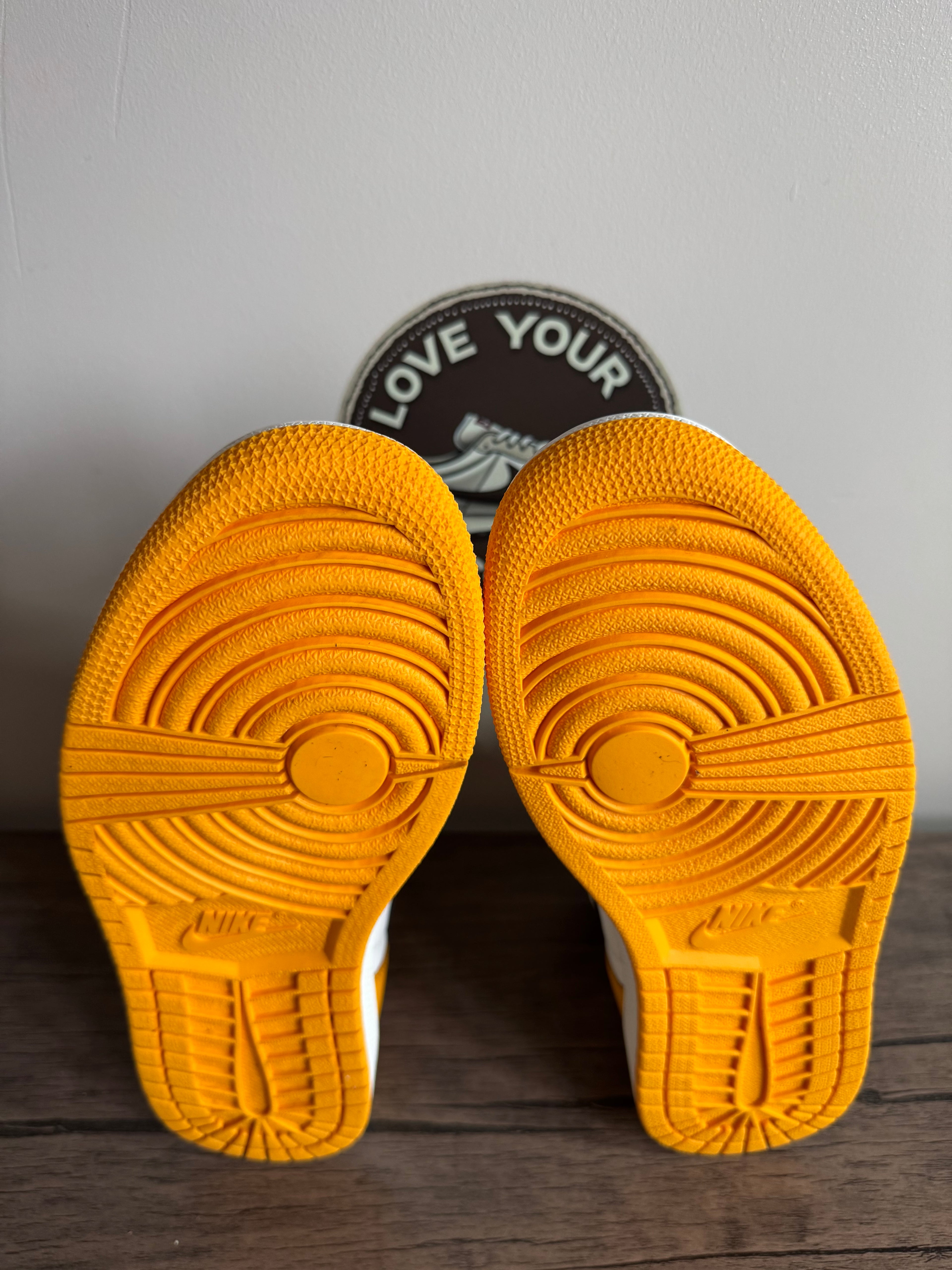 Jordan 1 High Retro - Taxi - UK 8.5